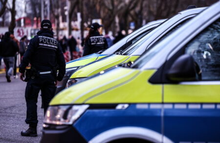 germania-epidromes-se-okto-poleis-gia-ti-syllipsi-akrodexion-ayxanomeni-via-apo-nearoys-neonazi-759854