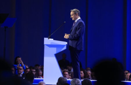 mitsotakis-katatithetai-i-protasi-gia-syntagmatiki-anatheorisi-ti-perilamvanei-765737
