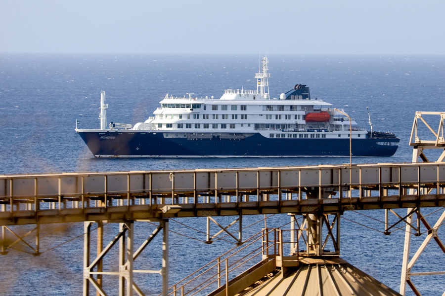 MV Hondius (EPA/ELTON MONTEIRO)