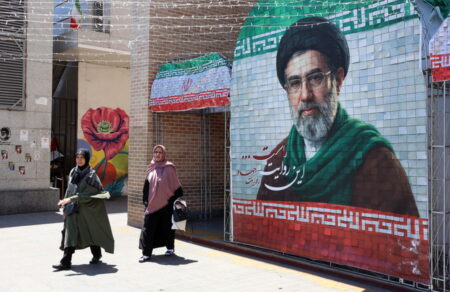 reuters-odigia-toy-motztampa-chamenei-to-employtismeno-oyranio-na-meinei-sto-iran-766565