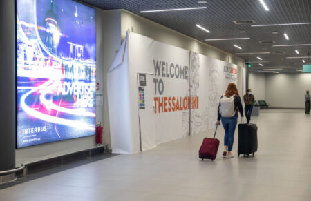 apochorisi-ryanair-o-toyrismos-sto-eleos-toy-achalinotoy-kerdoys-760158