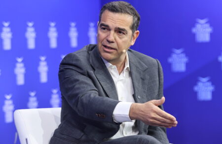 tsipras-na-thespistei-elachisti-eggyimeni-posotita-ilektrikis-energeias-gia-ola-ta-noikokyria-759817