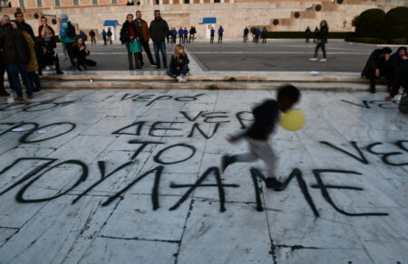 enonoyme-roes-ginomaste-potami-megalo-festival-gia-to-nero-stin-plateia-protomagias-761061