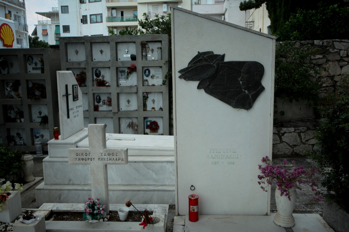 Τάφος Νικηφόρου Μανδηλαρά