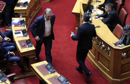 pasok-syriza-skliro-rok-kitrines-kartes-kai-telesigrafa-775478