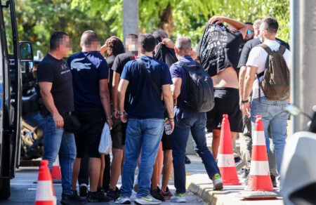 dolofonia-15chronoy-stin-kallithea-omologise-enas-akomi-anilikos-anazitoyntai-deka-atoma-782580