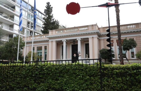 maximoy-giati-kanei-epithesi-agapis-ston-karamanli-782192