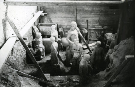 nazistiki-katochi-amerikanoi-kataskopoi-archaiologoi-esosan-tis-ellinikes-archaiotites-ypostirizei-vivlio-777254