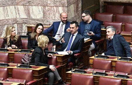 nea-aristera-ta-erotimata-gyro-apo-tis-anexartitopoiiseis-i-epomeni-kinisi-kai-to-vlemma-stin-elas-770747