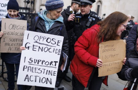 vretania-aktivistes-tis-palestine-action-tha-katadikastoyn-me-vasi-tin-antitromokratiki-nomothesia-775868