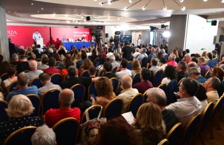 aristera-o-syriza-teleionei-i-piesi-perna-ston-tsipra-773537