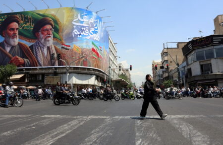 mesi-anatoli-nees-epitheseis-ton-ipa-kata-toy-iran-me-pligmata-se-amerikanikes-vaseis-apanta-i-techerani-stochos-kathe-ploio-sto-ormoyz-774962