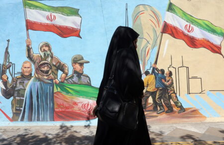 ipa-iran-den-ypografoyme-symfonia-tin-kyriaki-leei-i-techerani-eno-synechizetai-i-entasi-sta-stena-toy-ormoyz-776125