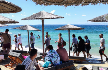 chalkidiki-apagoreysi-kolymvisis-sti-nikiti-meta-apo-diarroi-lymaton-sti-thalassa-778459