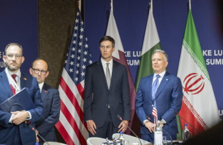 mesi-anatoli-gia-nea-selida-milaei-o-vans-o-tramp-apeilei-xana-me-klimakosi-779585