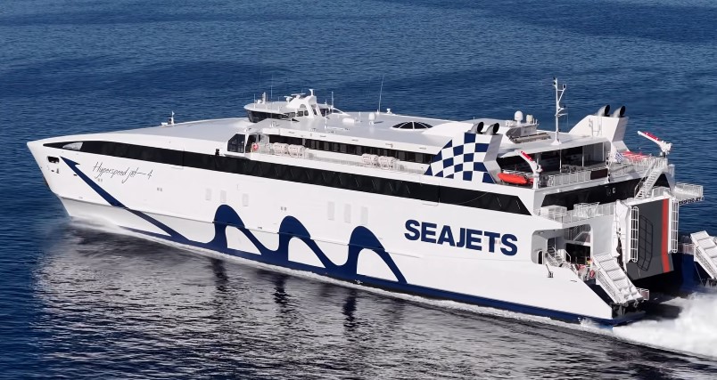 Ραφήνα / Το «Hyperspeed Jet 4» προσέκρουσε στο λιμάνι ενώ «έδενε»