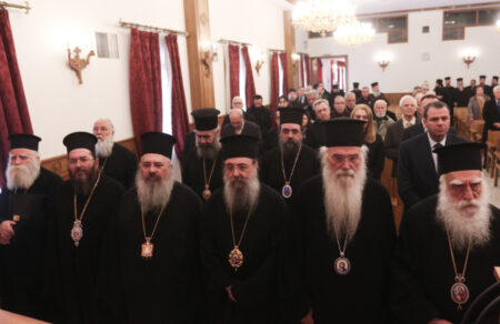 pyra-mitropoliti-neas-smyrnis-kata-kyvernisis-den-zitisame-ayxiseis-na-aposyrthei-i-diataxi-778715