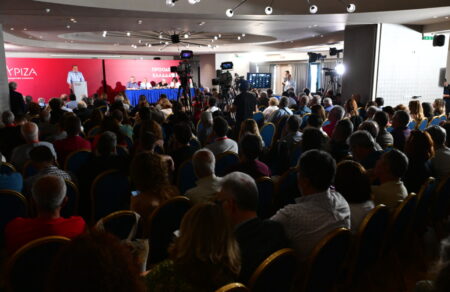 syriza-tropologia-apo-polaki-pappa-kai-doyroy-gia-syntetagmenes-synergasies-772912