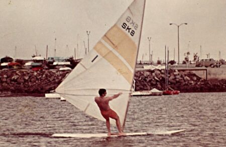 windsurfing-efyge-o-efeyretis-poy-allaxe-ta-thalassia-spor-774376