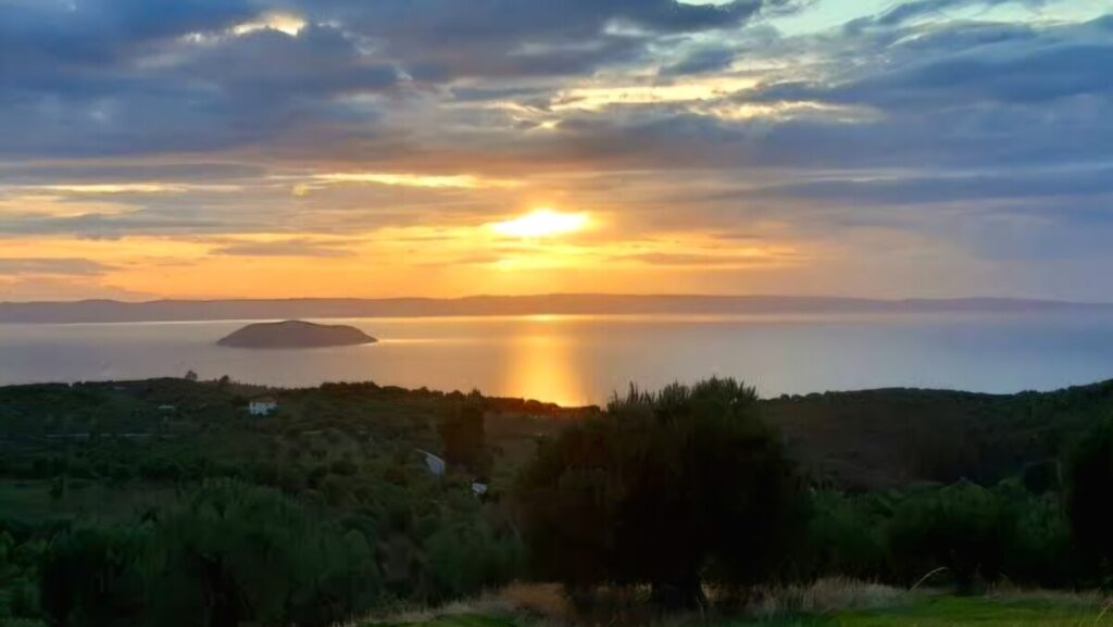 Παρθενώνας / Το μπαλκόνι της Χαλκιδικής με το ομορφότερο ηλιοβασίλεμα [Βίντεο]