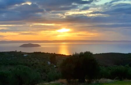 parthenonas-to-mpalkoni-tis-chalkidikis-me-to-omorfotero-iliovasilema-vinteo-772634