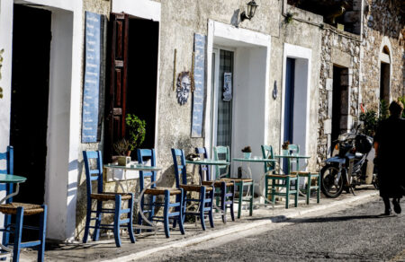 Μαξίμου / Γιατί το «χωριό» γυρίζει την πλάτη στη Νέα Δημοκρατία 