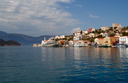 kastelorizo-einai-ola-psemata-kai-tragelafika-leei-o-giatros-gia-ti-syllipsi-toy-antidraseis-apo-ton-iatriko-kosmo-785898