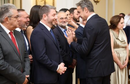 52i-epeteios-apokatastasis-tis-dimokratias-me-ichires-apoysies-politikon-archigon-kai-proti-fora-sto-esoteriko-toy-megaroy-794373