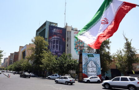 mesi-anatoli-neo-sfyrokopima-ton-ipa-kata-toy-iran-apantisi-tis-techeranis-me-epitheseis-se-amerikanikes-vaseis-791357