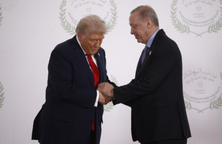 new-york-times-etoimos-na-epitrepsei-tin-polisi-f-35-stin-toyrkia-o-tramp-ta-empodia-i-rosia-kai-o-netaniachoy-786675