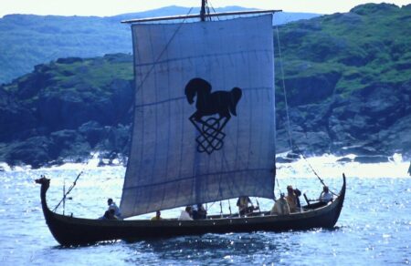 odysseia-oi-idioktites-toy-ploioy-ton-vikingk-poy-chrisimopoiithike-stin-tainia-kataggelloyn-tin-universal-spasmeno-kai-o-logariasmos-aplirotos-794288