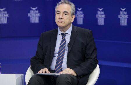 rosoi-farser-gia-ntoko-pos-xegelasan-ton-symvoylo-toy-mitsotaki-antidraseis-apo-tin-antipoliteysi-785878