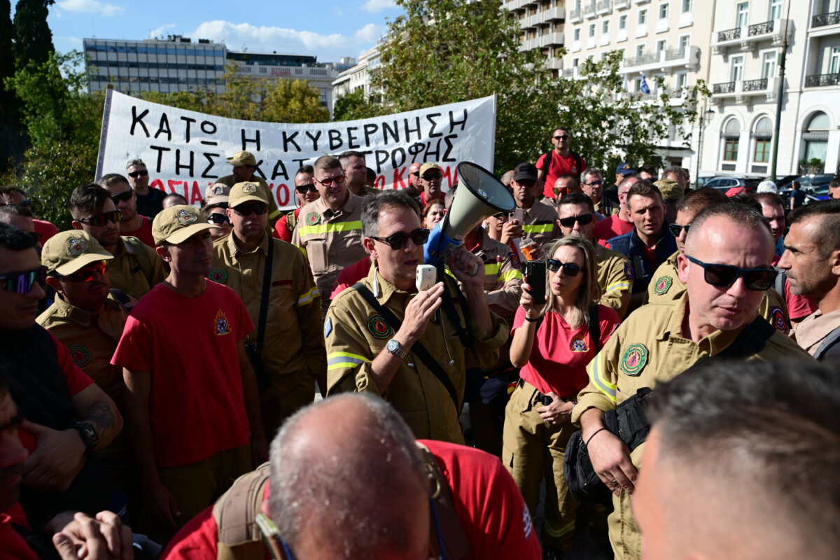 Εποχικοί πυροσβέστες κατά κυβέρνησης / «Υποκριτικές οι ανακοινώσεις σας»