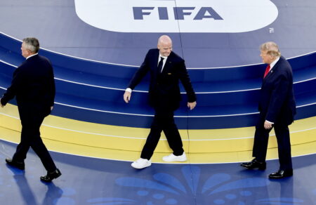 bomva-apo-ti-fifa-schediazei-na-poylisei-to-20-toy-moyntial-se-idioti-i-apantisi-tis-uefa-796045