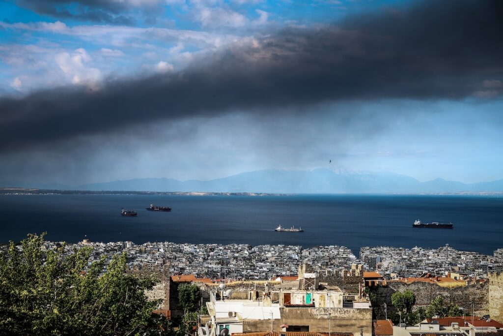 Τοξικό νέφος ασφυκτιά στη Θεσσαλονίκη / Σημαντικές ευθύνες έχει η Περιφέρεια Κεντρικής Μακεδονίας