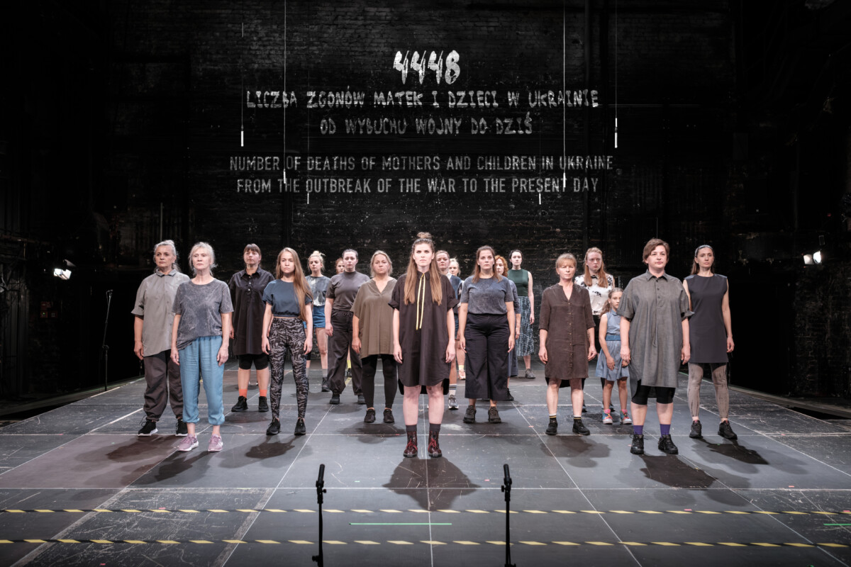 Διαγωνισμός tvxs / Δείτε την παράσταση «Mothers – A Song for Wartime» στο Μικρό Θέατρο Επιδαύρου