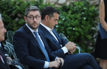 takis-lidorikiotis-otan-to-daktylo-edeichne-to-prasino-feggari-o-kretinos-koitage-to-daktylo-798247