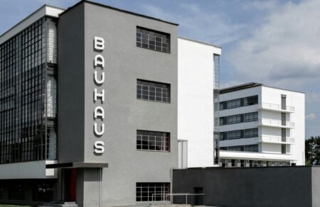 akrodexia-echthros-gia-tin-afd-kai-i-klironomia-toy-bauhaus-803101
