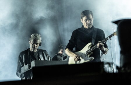 massive-attack-i-apantisi-toys-gia-tin-palaistiniaki-simaia-se-synaylia-sti-sigkapoyri-eimaste-perifanoi-798292