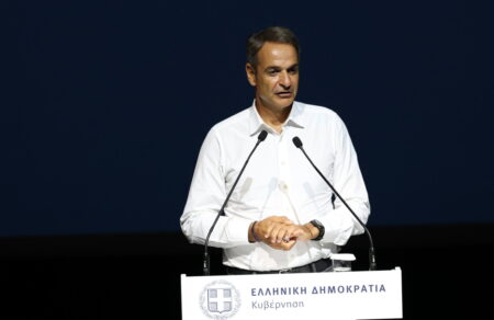 deth-o-mitsotakis-moirazei-psichoyla-stoys-syntaxioychoys-809303