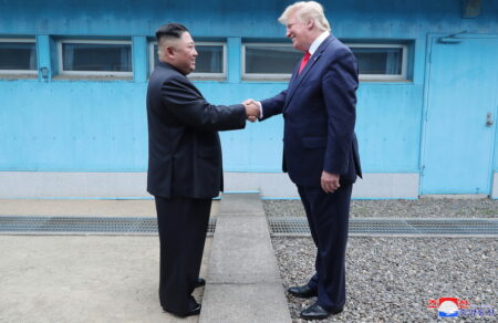 tramp-nea-synantisi-me-ton-kim-giongk-oyn-entos-toy-2026-an-imoyn-ego-tote-proedros-den-tha-eiche-tora-57-pyrinika-opla-804966