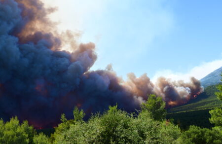 atmohub-pos-exaplonetai-o-kapnos-apo-tis-megales-pyrkagies-vinteo-prosomoiosi-797891