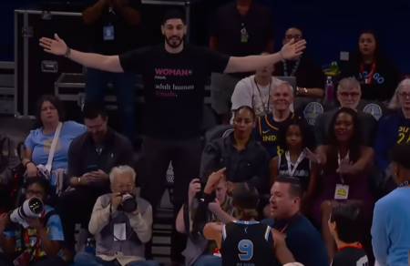 afiste-tis-gynaikes-na-paixoyn-mpasket-o-kanter-to-wnba-kai-i-politiki-toy-perispasmoy-807367