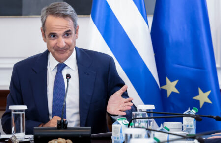 h-apopsi-mas-foties-o-k-mitsotakis-kai-o-tyflosoyrtis-806450