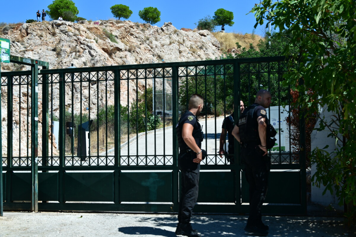 Εντοπίστηκαν ανθρώπινα οστά κοντά σε υπαίθριο χώρο στην Κυψέλη, στην περιοχή Αλεπότρυπα.   Τρίτη 8 Σεπτεμβρίου 2026   (ΤΑΤΙΑΝΑ ΜΠΟΛΑΡΗ/EUROKINISSI)