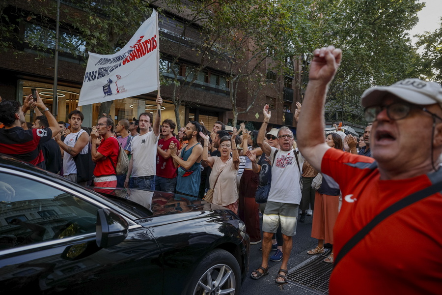 Πορεία στη Μαδρίτη ενάντια στην έξωση της 87χρονης. EPA/DANIEL GONZALEZ