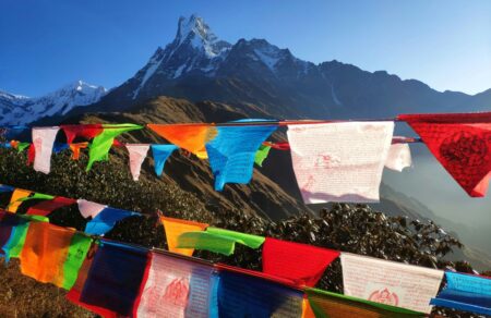 nepal-voyno-katarreei-mesa-se-potami-sygklonistiko-vinteo-apo-ti-theominia-820414