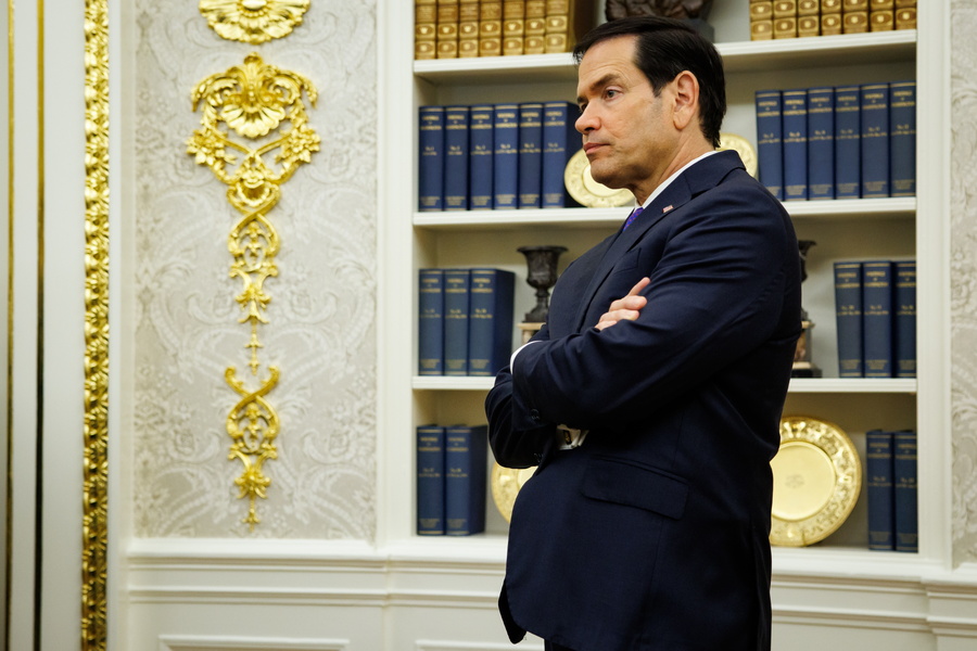 Ανάλυση Reuters: Γιατί ο Μπέρναμ καταργεί τον μηχανισμό της «τριπλής ρήτρας» στις κρατικές συντάξεις της Βρετανίας