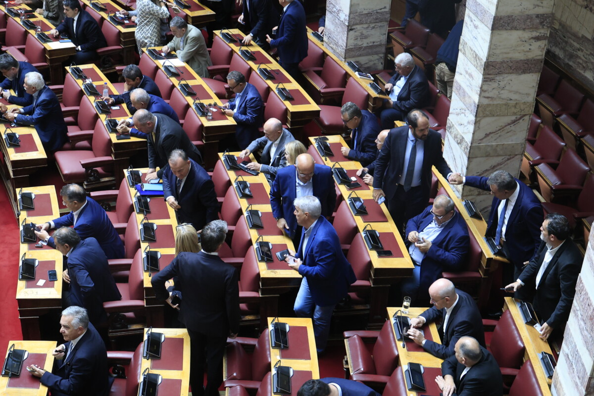 Συζήτηση στη Βουλή και ψήφιση για την άρση ασυλίας της προέδρου της Πλεύσης Ελευθερίας, Ζωής Κωνσταντοπούλου, και του βουλευτή Δημήτρη Αβραμόπουλου  Πέμπτη 17 Σεπτεμβρίου 2026(ΚΟΝΤΑΡΙΝΗΣ ΓΙΩΡΓΟΣ/EUROKINISSI)