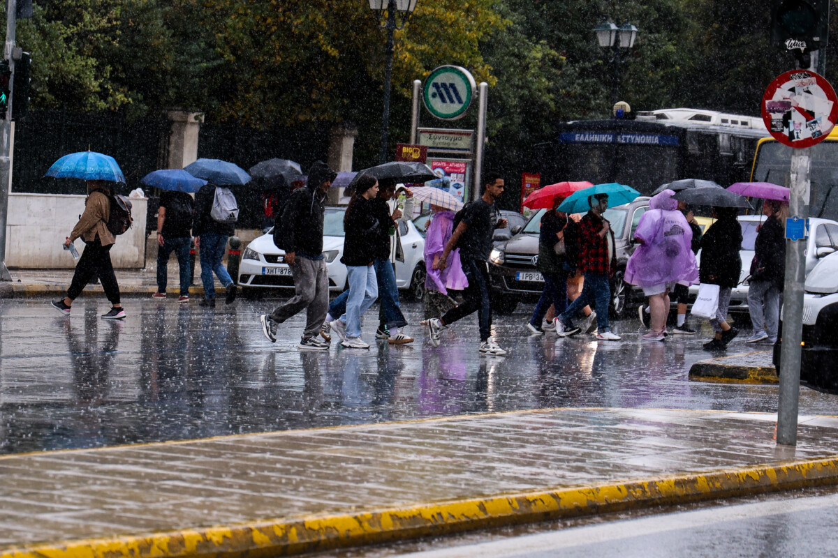 Βροχόπτωση στην Αθήνα.   Τρίτη 13 Οκτωβρίου 2026  (ΓΙΑΝΝΗΣ ΠΑΝΑΓΟΠΟΥΛΟΣ/EUROKINISSI)